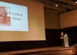 Christina Thumann stellt Ludwig Mayer vor