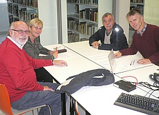 v.l.n.r. Andreas Kreutzkam, Annerose Stanglmayr, Klaus Schultz und Albert Knoll bei der Übergabe